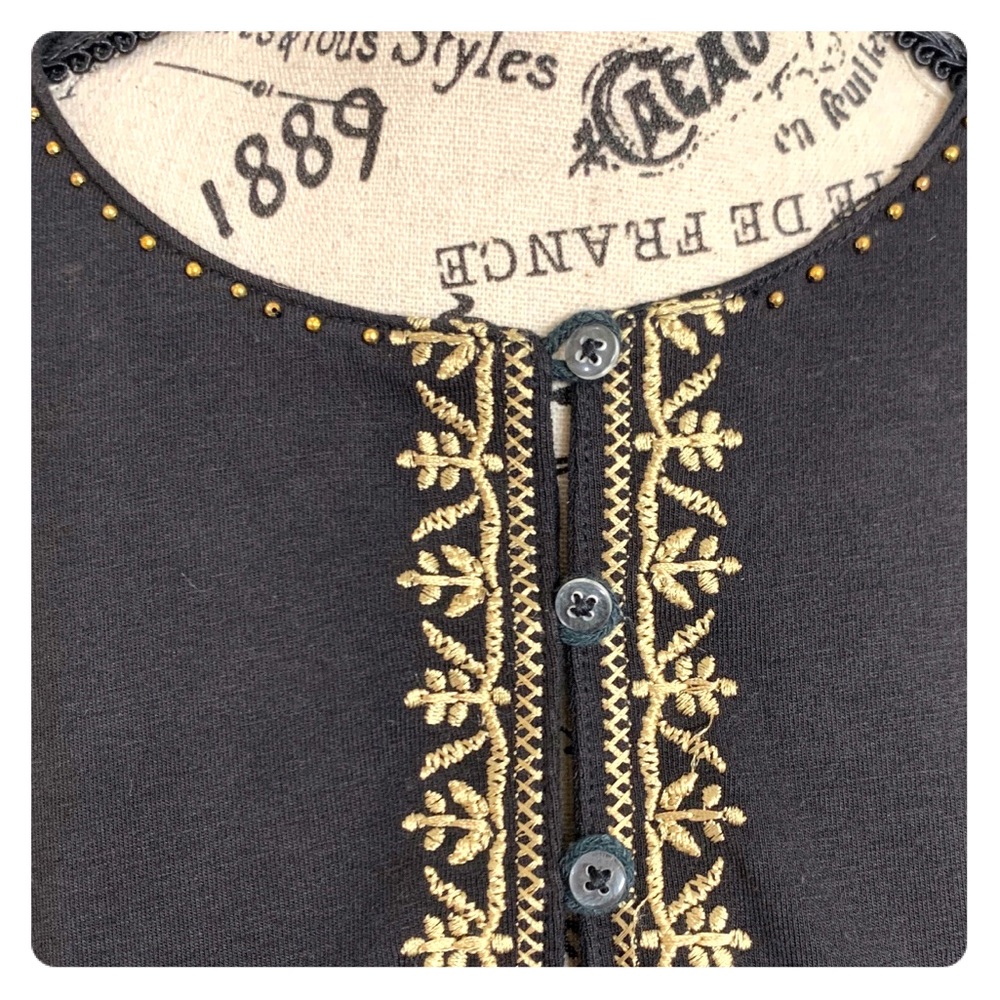 💥NWT💥 Tunic Top with Gold Embroidery and Beads - Picture 7 of 8